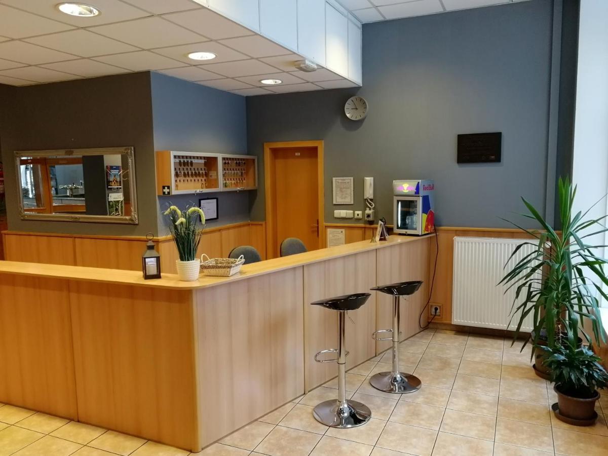 Vzdelavaci Stredisko A Hotel Varnsdorf Dış mekan fotoğraf