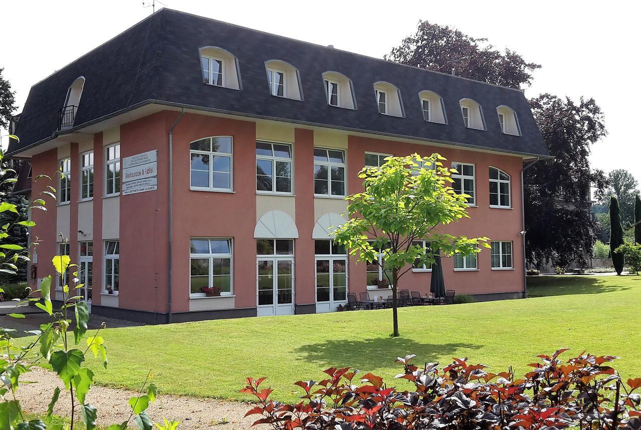 Vzdelavaci Stredisko A Hotel Varnsdorf Dış mekan fotoğraf
