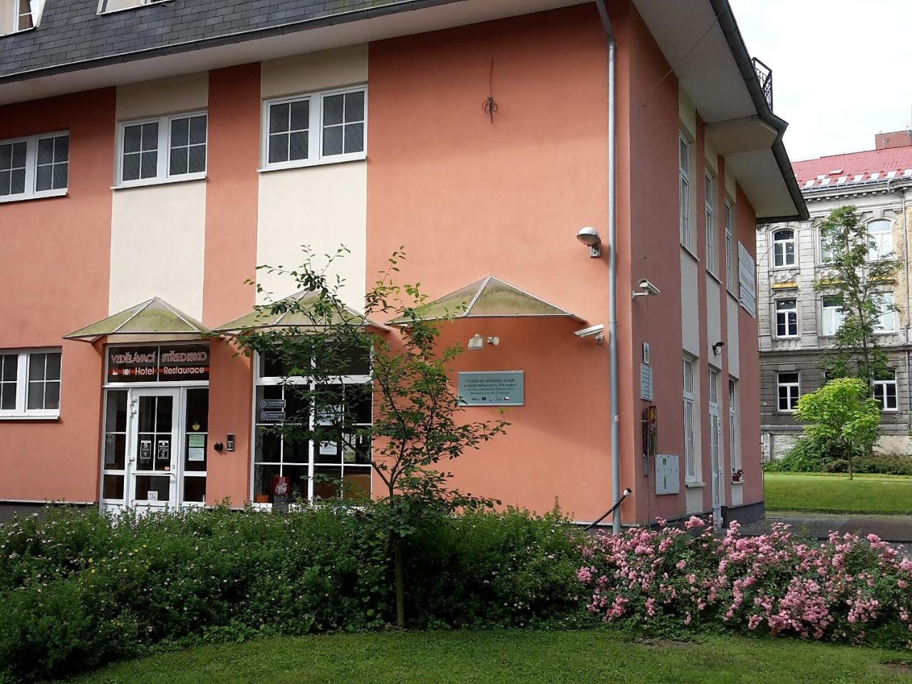 Vzdelavaci Stredisko A Hotel Varnsdorf Dış mekan fotoğraf